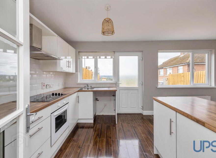 8 Hillhead Heights, Stewartstown Road, Belfast, BT11 9FN