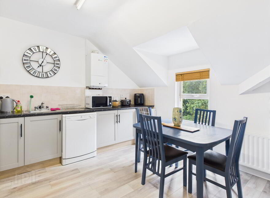 97 South Parade, Ravenhill Road, Belfast, BT7 2GN