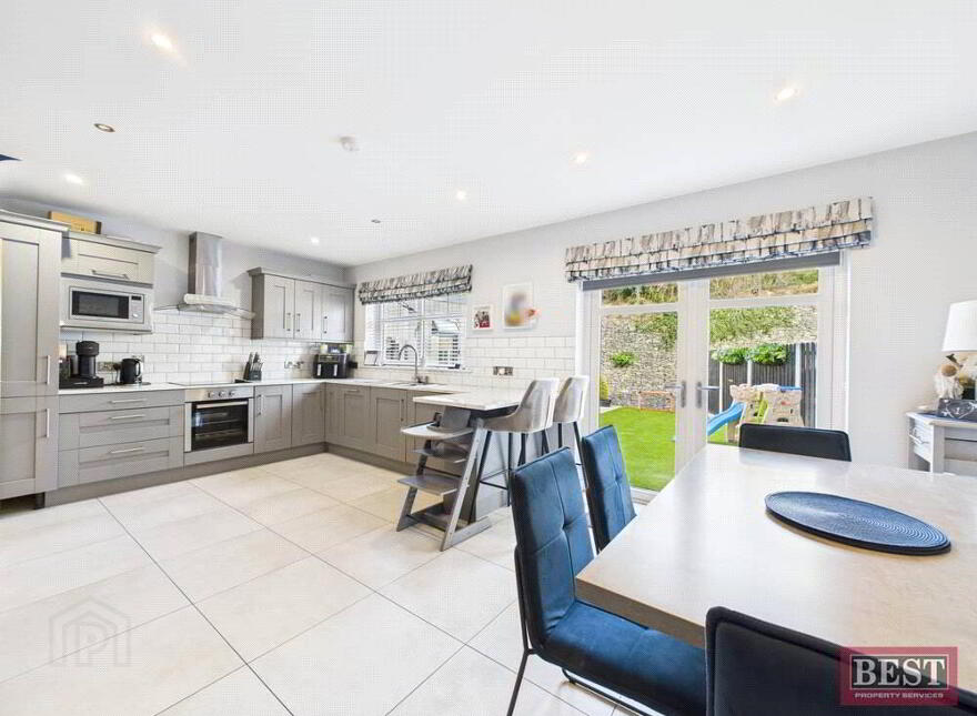 12 Belvedere Heights, Warrenpoint, Newry, BT34 3XZ
