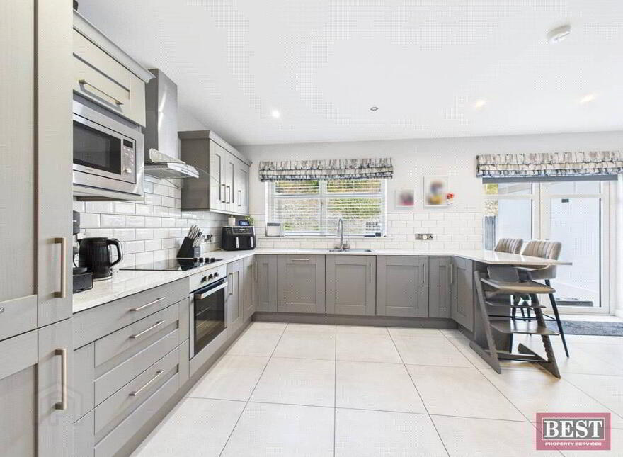 12 Belvedere Heights, Warrenpoint, Newry, BT34 3XZ