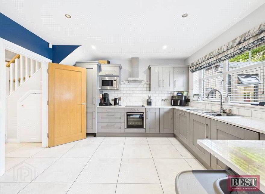 12 Belvedere Heights, Warrenpoint, Newry, BT34 3XZ