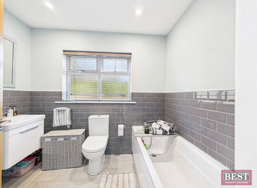 12 Belvedere Heights, Warrenpoint, Newry, BT34 3XZ