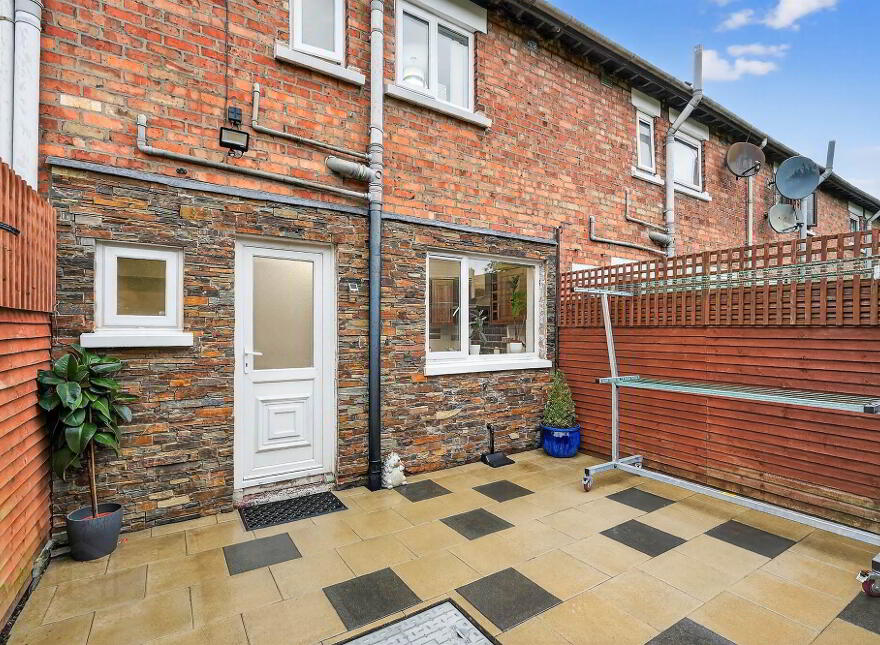 9 Northbrook Gardens, Lisburn Road, Belfast, BT9 7EA