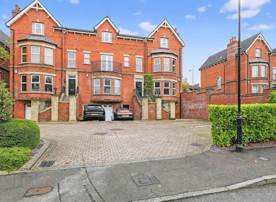 26 Demesne Gate, Holywood, BT18 9FR photo