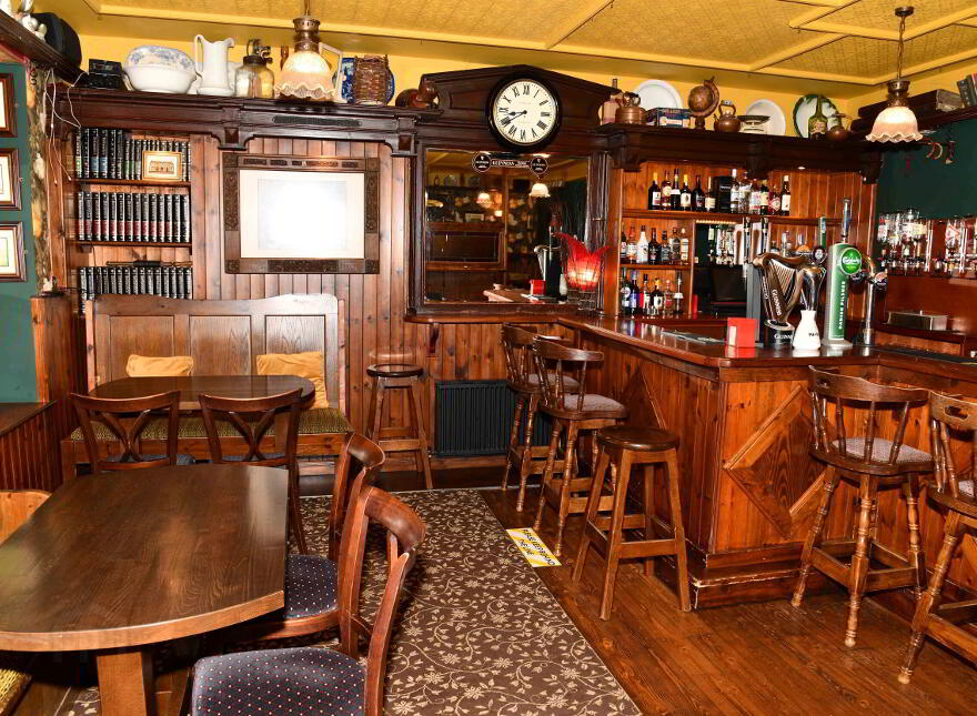 Finn's Bar & Restaurant, Milltown,Galway, H54Y038