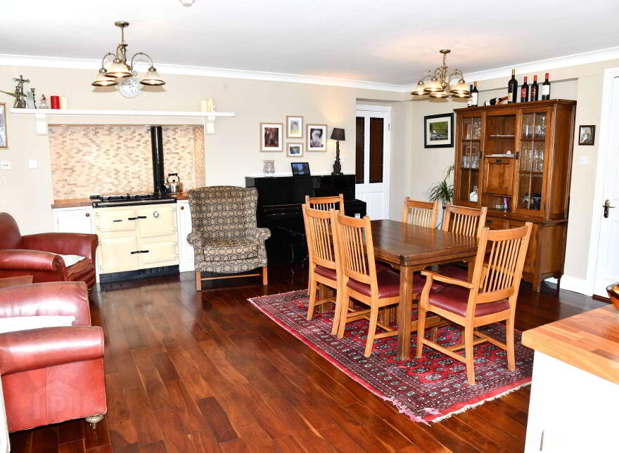 Finn's Bar & Restaurant, Milltown,Galway, H54Y038