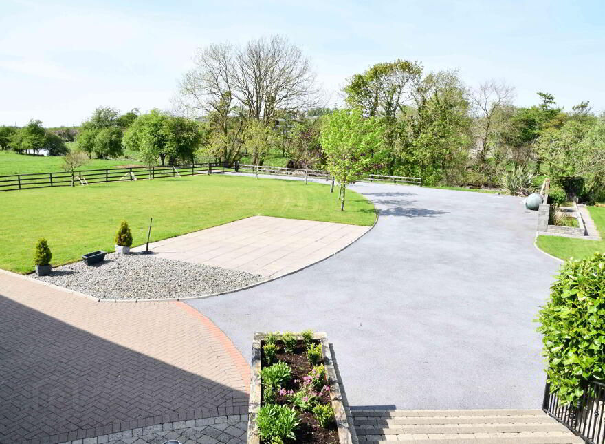 Finn's Bar & Restaurant, Milltown,Galway, H54Y038