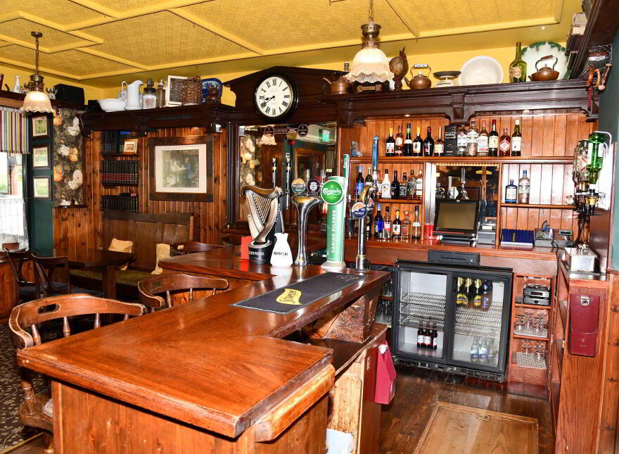 Finn's Bar & Restaurant, Milltown,Galway, H54Y038