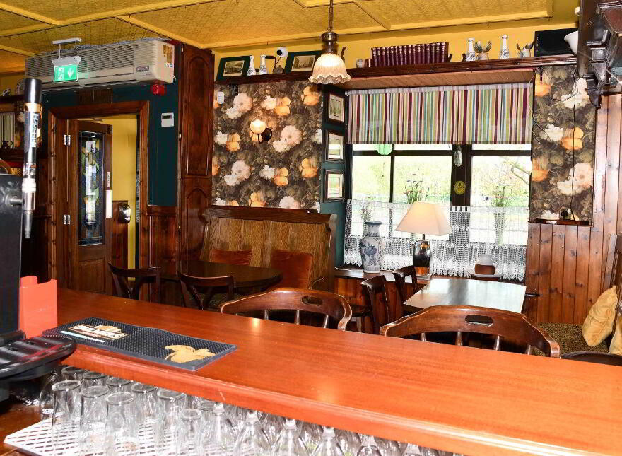 Finn's Bar Restaurant, Milltown, H54Y038