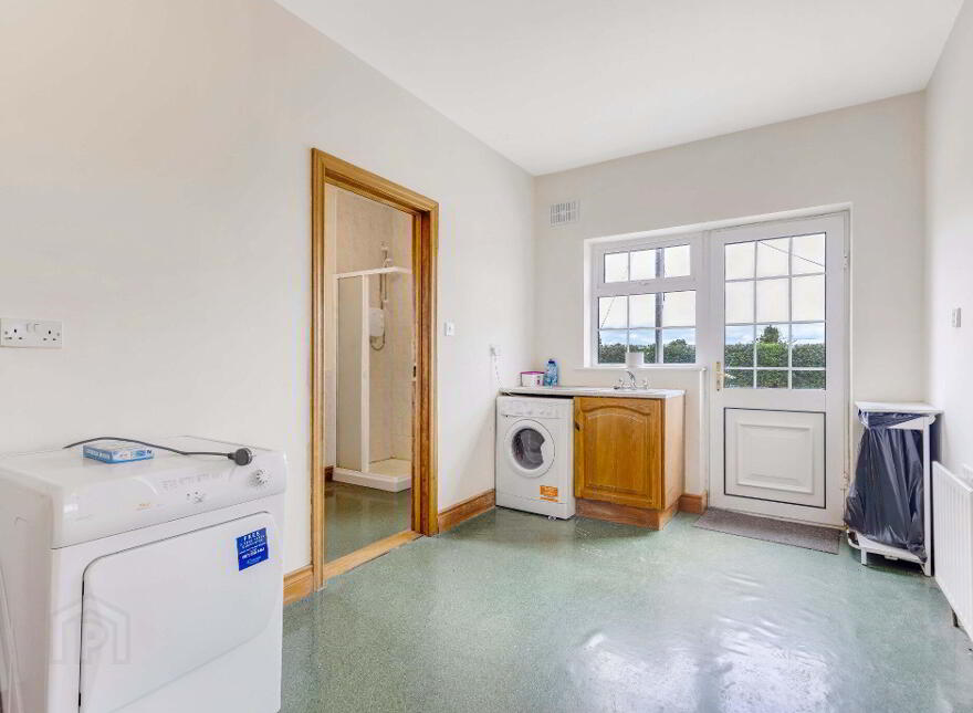 Fairyhouse Lodge, Mullinam Lane, Mullinam, Dublin 15, D15CP2V