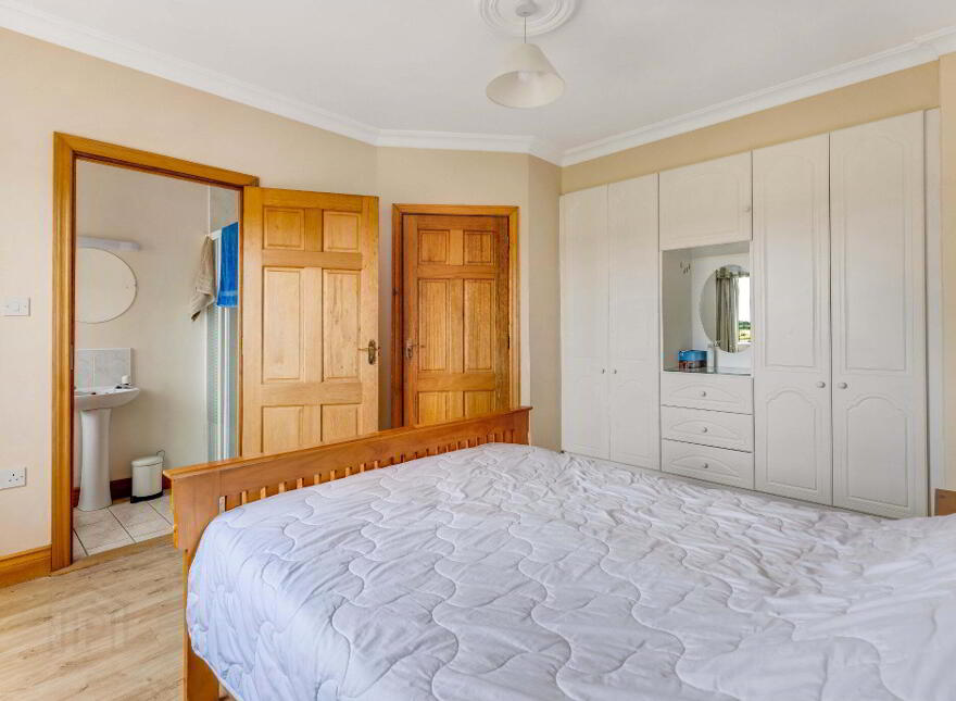 Fairyhouse Lodge, Mullinam Lane, Mullinam, Dublin 15, D15CP2V