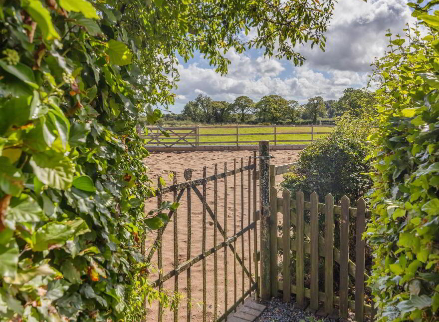 7 Riverdale Lane, Saintfield, Ballynahinch, BT24 7JG