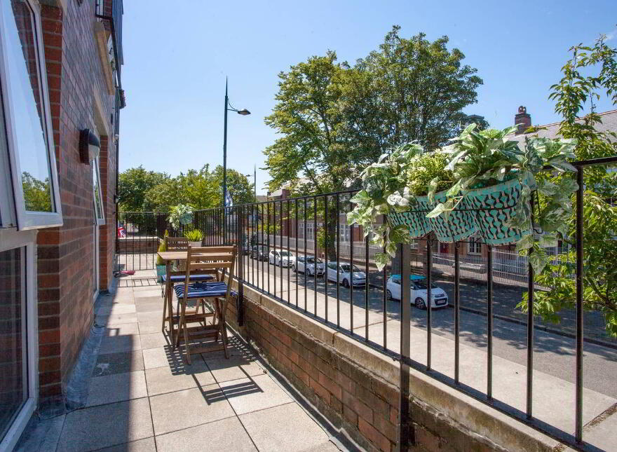 Apartment 2, 62 A Templemore Avenue, Albertbridge Road / Newtownards R...Belfast, BT5 4FT
