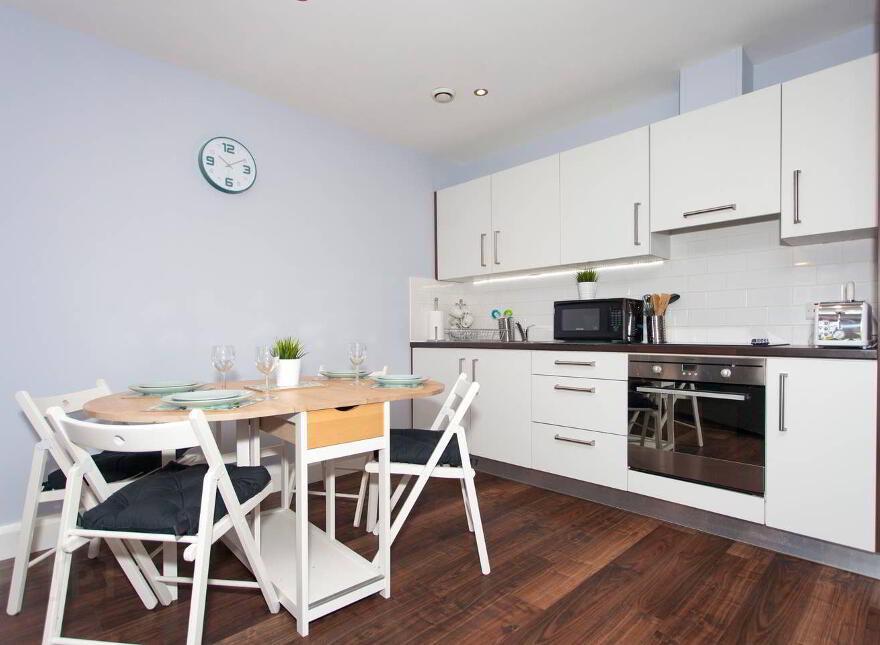 Apartment 2, 62 A Templemore Avenue, Albertbridge Road / Newtownards R...Belfast, BT5 4FT