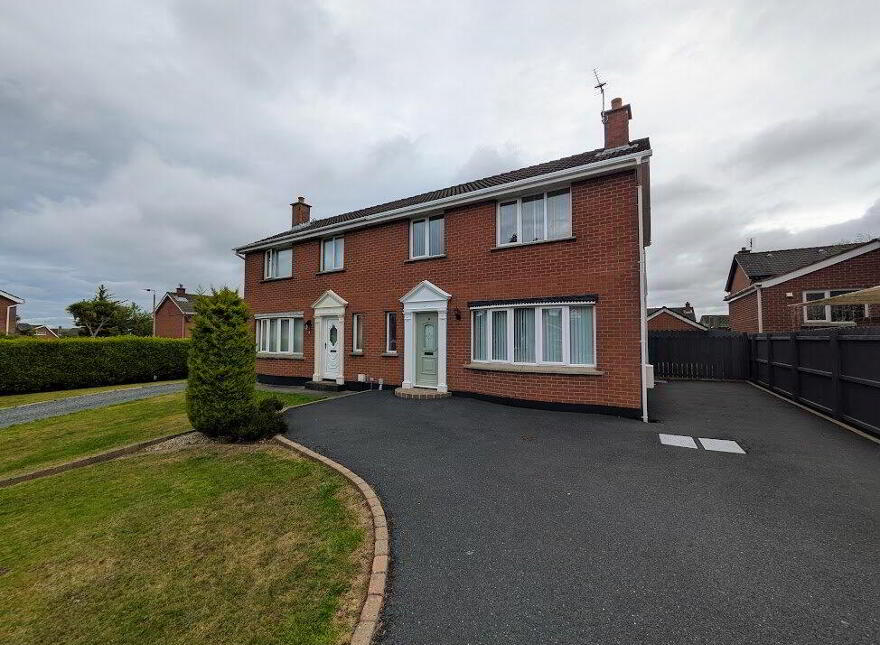 2 Cloverhill Grove, Bangor, BT19 6YA photo