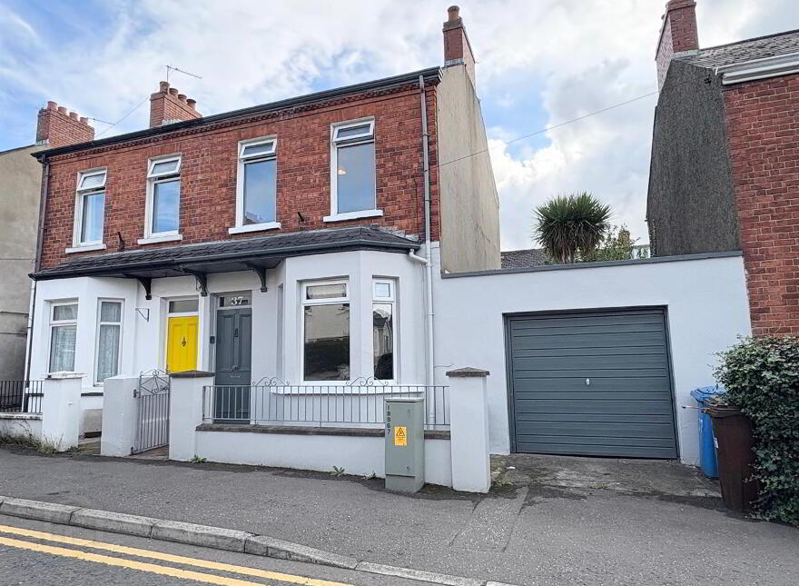 37 Downshire Road, Holywood, BT18 9LX photo
