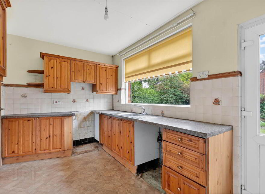 98 Marlborough Park Central, Belfast, BT9 6HP