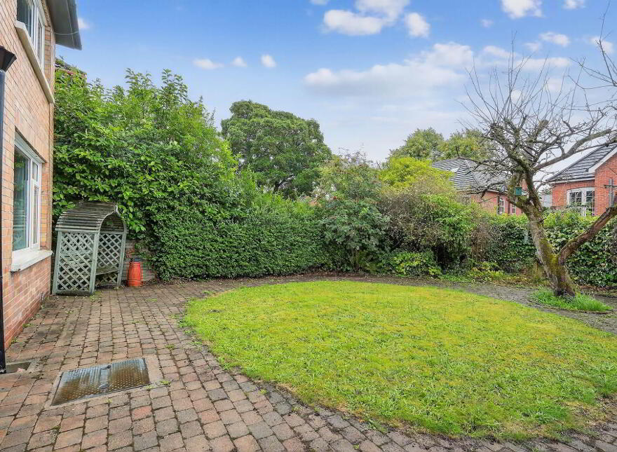 98 Marlborough Park Central, Belfast, BT9 6HP