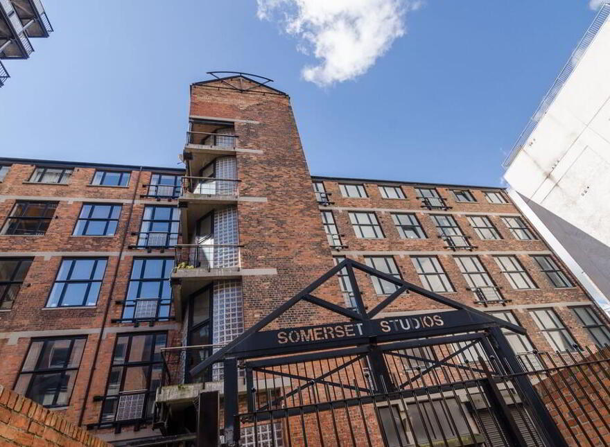 304 Somerset Studios, Belfast, BT7 1RP