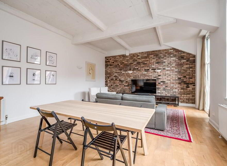 304 Somerset Studios, Belfast, BT7 1RP