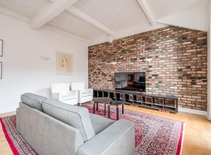 304 Somerset Studios, Belfast, BT7 1RP