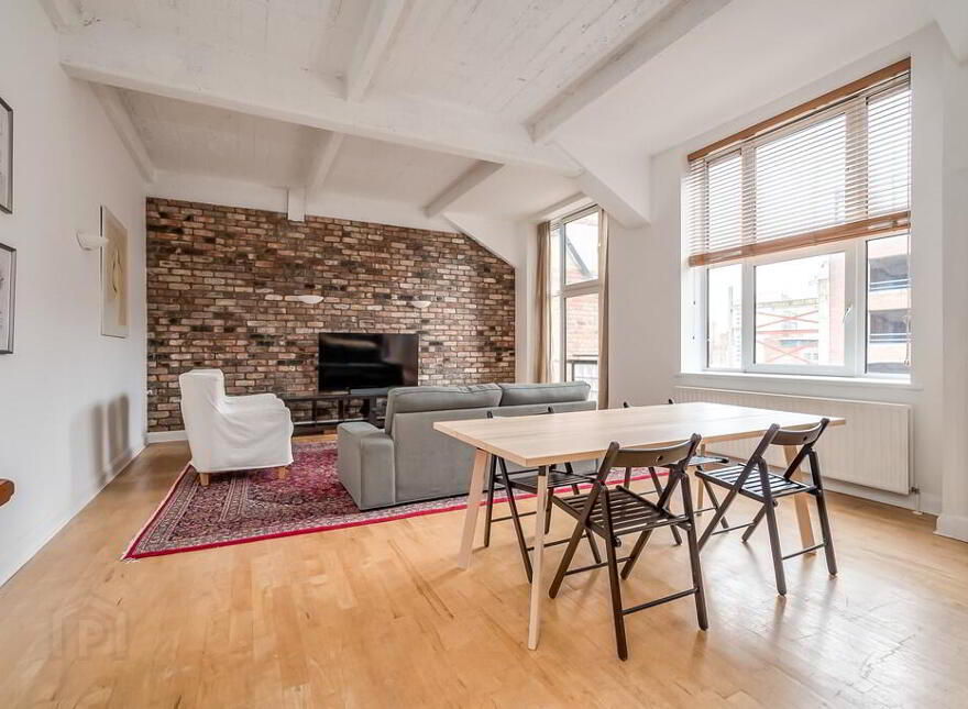 304 Somerset Studios, Belfast, BT7 1RP