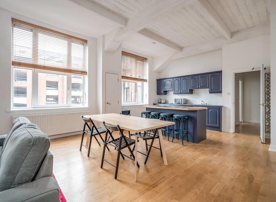 304 Somerset Studios, Belfast, BT7 1RP