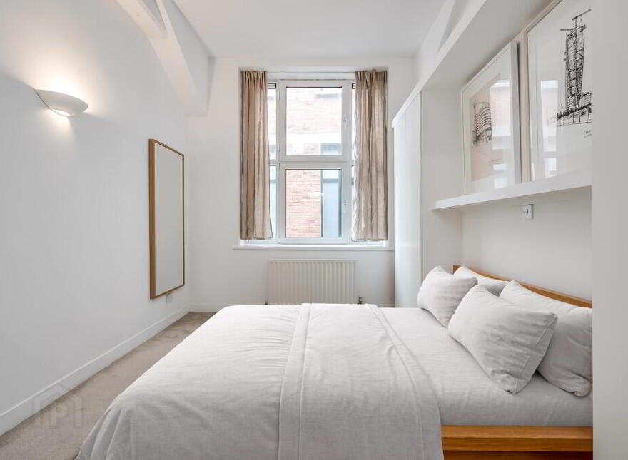 304 Somerset Studios, Belfast, BT7 1RP