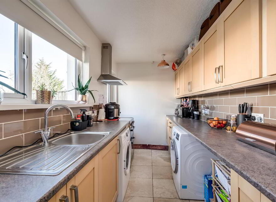 144 Benmore Drive, Belfast, BT10 0EJ