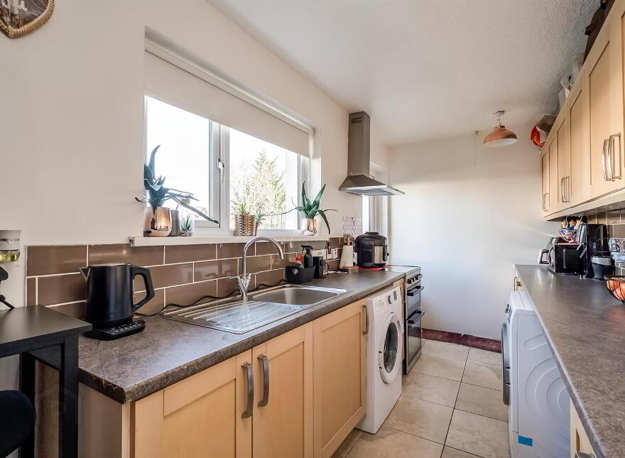144 Benmore Drive, Belfast, BT10 0EJ