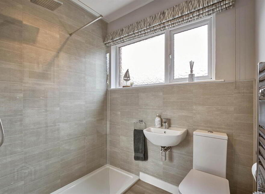 3 Innisfayle Crescent, Bangor, BT19 1DT