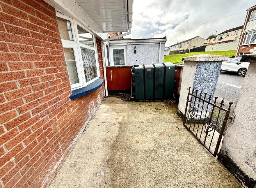 76 Glenowen Park., Derry, BT48 0LQ