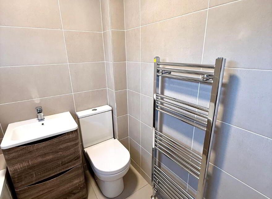76 Glenowen Park., Derry, BT48 0LQ