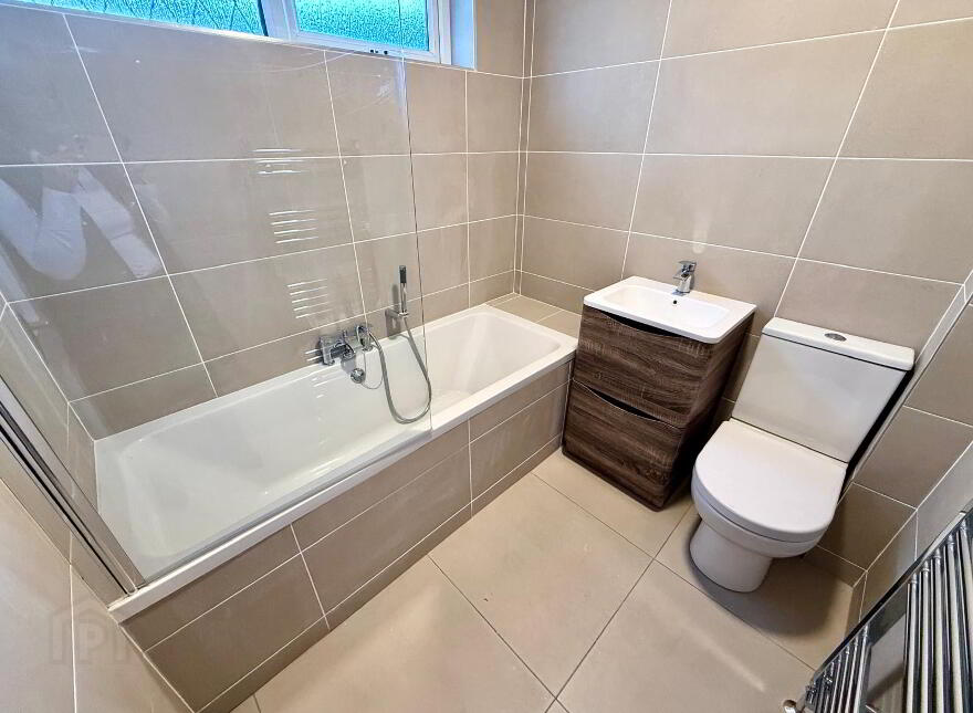 76 Glenowen Park., Derry, BT48 0LQ