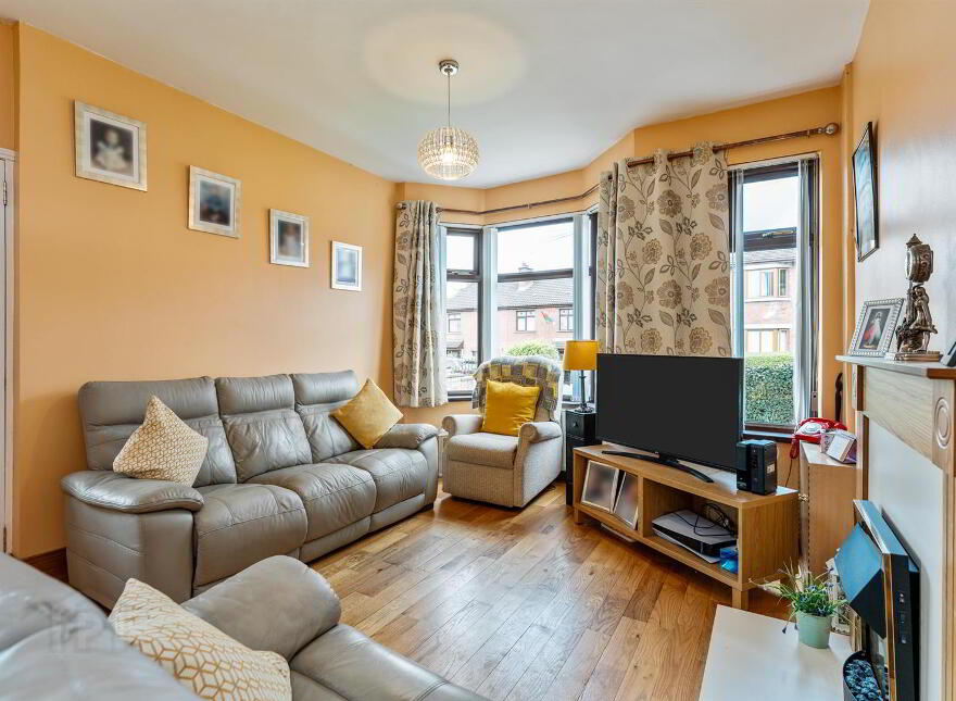 8 Mooreland Park, Andersonstown, Belfast, BT11 9AZ