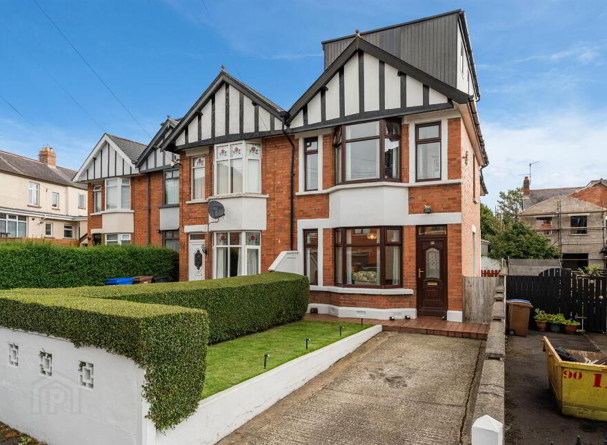 8 Mooreland Park, Andersonstown, Belfast, BT11 9AZ