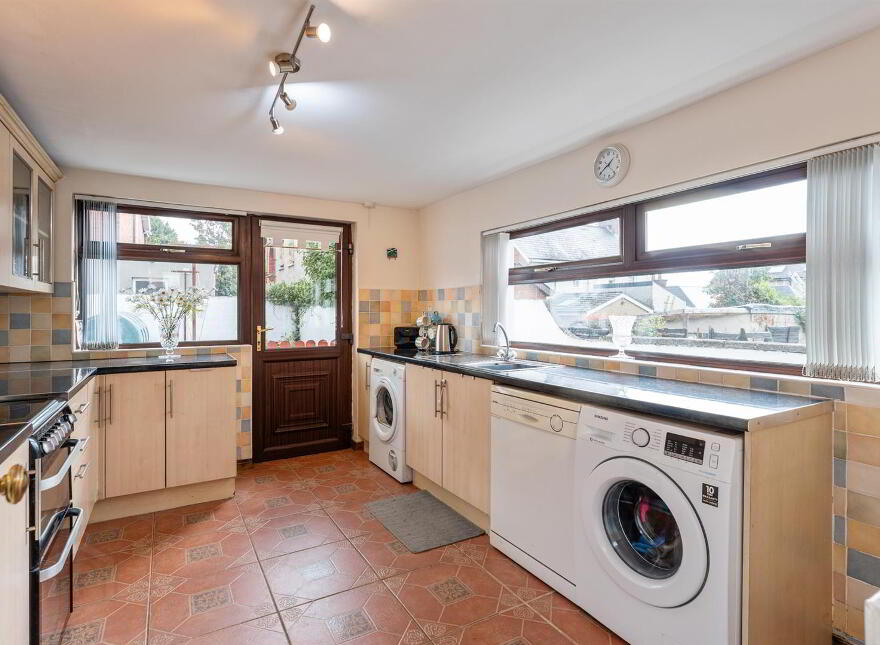 8 Mooreland Park, Andersonstown, Belfast, BT11 9AZ