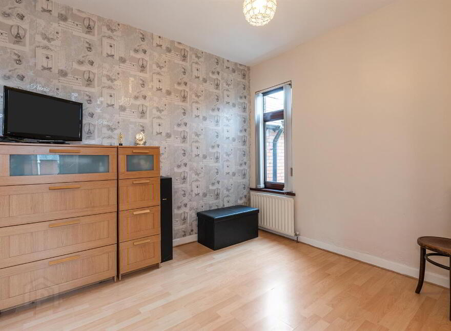 8 Mooreland Park, Andersonstown, Belfast, BT11 9AZ