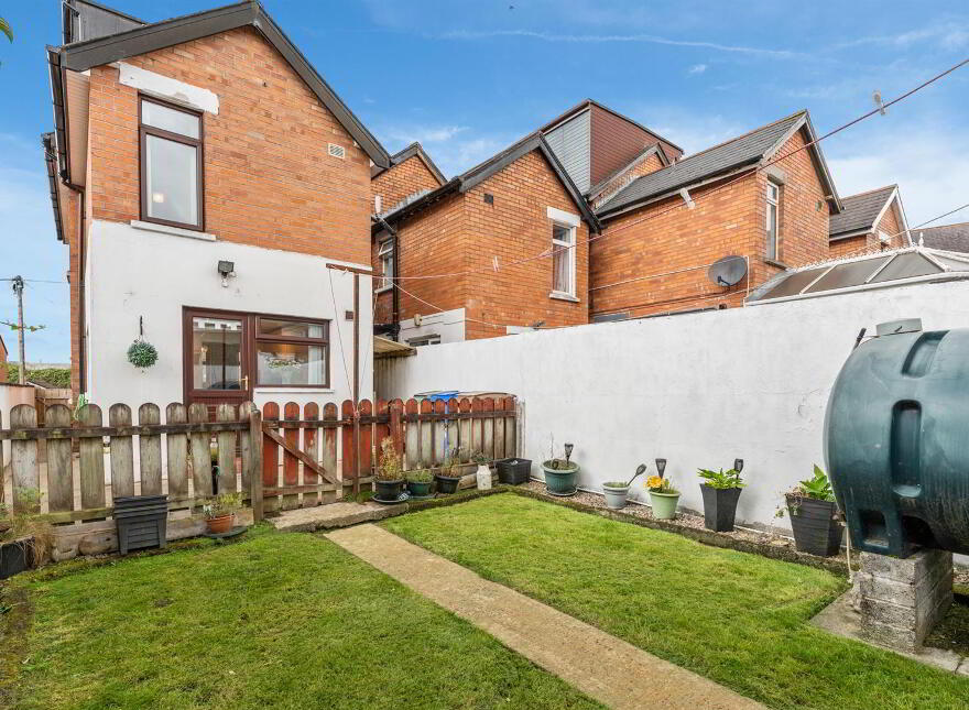 8 Mooreland Park, Andersonstown, Belfast, BT11 9AZ