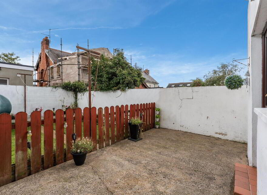 8 Mooreland Park, Andersonstown, Belfast, BT11 9AZ