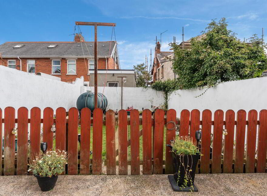 8 Mooreland Park, Andersonstown, Belfast, BT11 9AZ