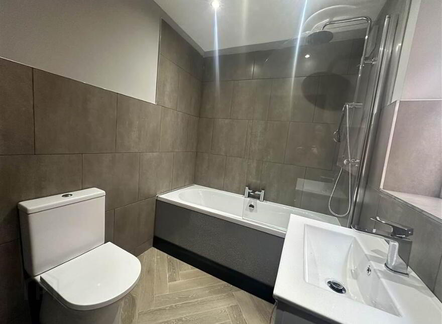 16 Forest Street, Belfast, BT12 7BG