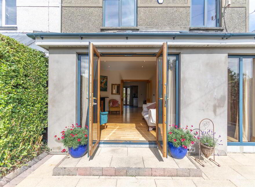 2 Great Georges Avenue, Warrenpoint, Newry, BT34 3HY