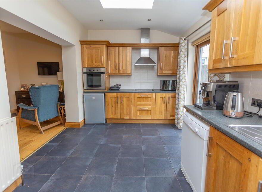 2 Great Georges Avenue, Warrenpoint, Newry, BT34 3HY
