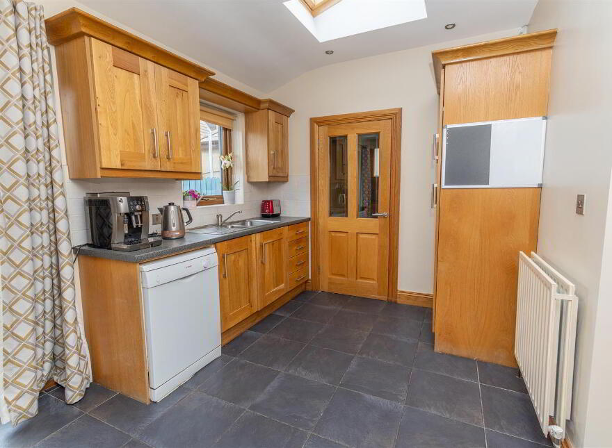 2 Great Georges Avenue, Warrenpoint, Newry, BT34 3HY