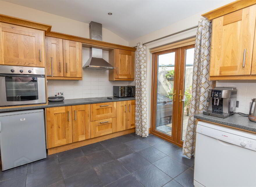 2 Great Georges Avenue, Warrenpoint, Newry, BT34 3HY