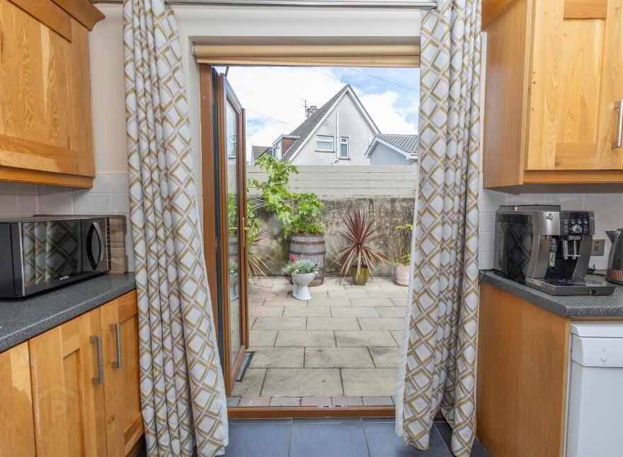 2 Great Georges Avenue, Warrenpoint, Newry, BT34 3HY