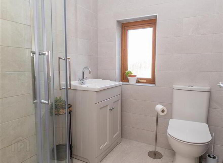 2 Great Georges Avenue, Warrenpoint, Newry, BT34 3HY