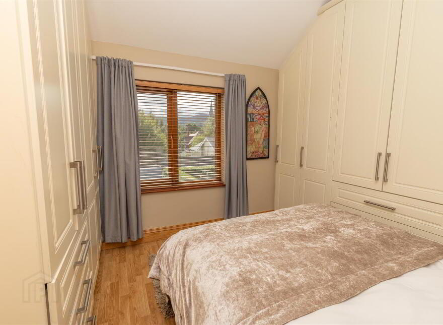 2 Great Georges Avenue, Warrenpoint, Newry, BT34 3HY