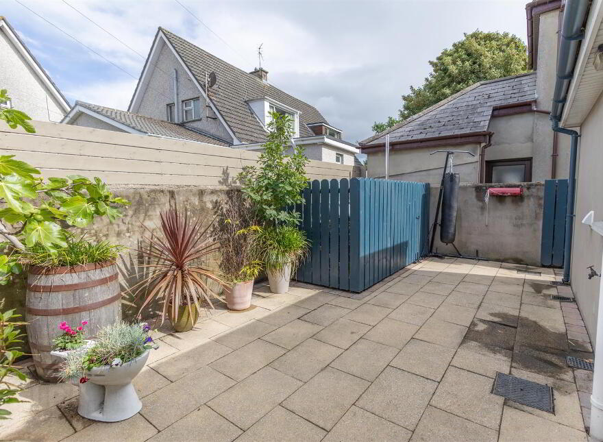 2 Great Georges Avenue, Warrenpoint, Newry, BT34 3HY